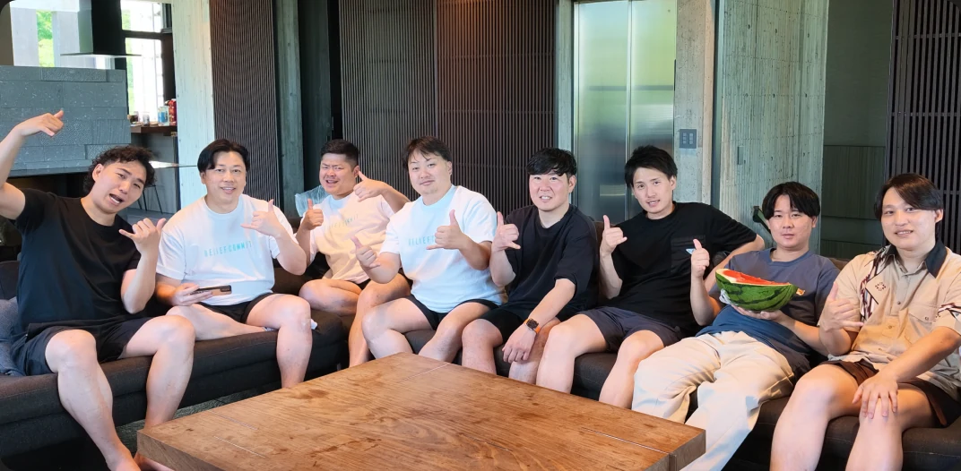 社員旅行でくつろぐスタッフ